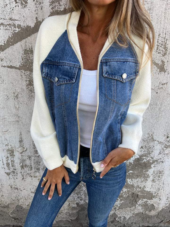 Trendige Damenjacke – Jeansjacke mit Strickärmeln und lässigem Stil