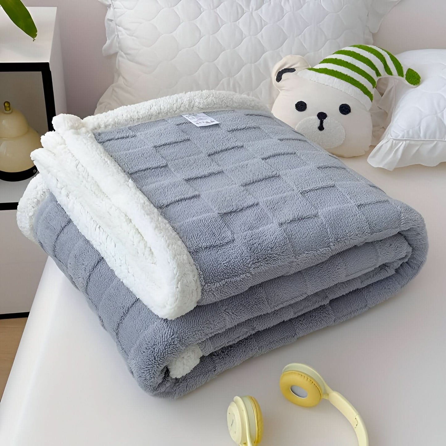 Doppelseitige Plüschdecke – Weiche und warme Decke für Bett und Sofa